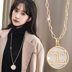 Japanese and Korean Version of the Three-dimensional Small Square Clavicle Chain Temperament Rose Gold Necklace Female Titanium Steel Plated 18K Short One Hundred Matching Accessories